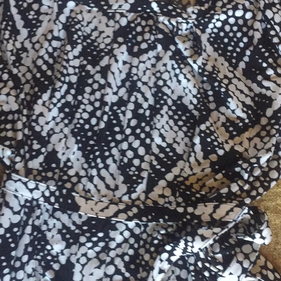 Alfani top, black and white pattern - Picture 5 of 6